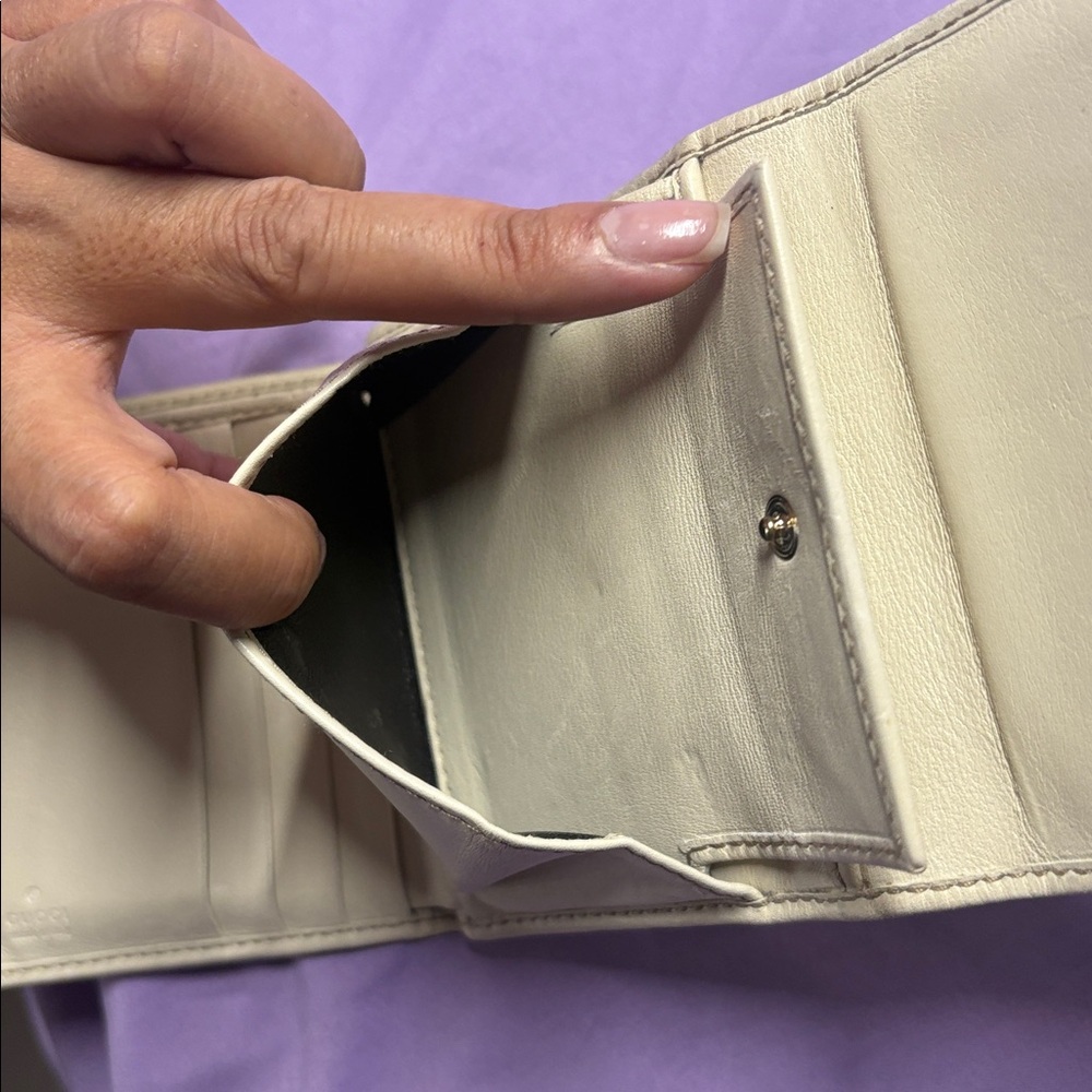 Authentic Gucci Wallet - Picture 9 of 9
